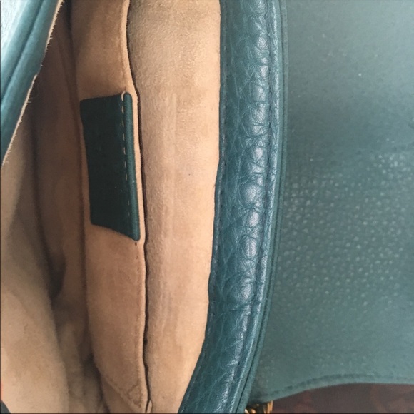 X SOLD X Authentic Gucci, small green bag with classic gold hardware and chain. - Picture 3 of 9